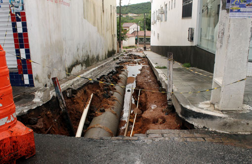 Chuva de 115 milímetros causa muitos estragos em Brumado