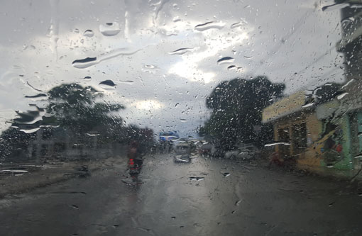Depois de um dia muito quente chove na tarde desta quarta (25) em Brumado