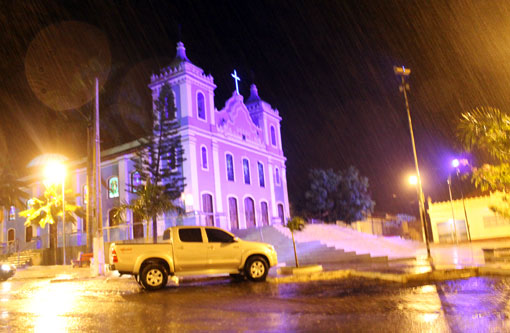 Brumado: Após registro de altas temperaturas, chove com intensidade na noite de quinta (29)
