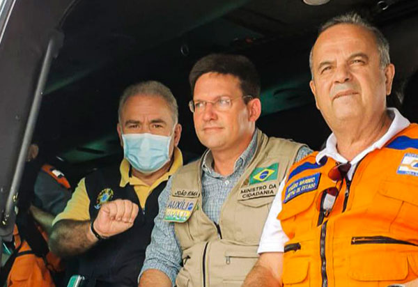 Ministros sobrevoam Bahia e prometem recursos para reconstrução