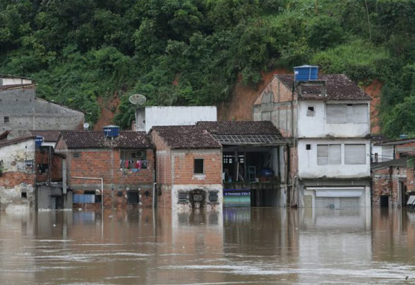 Número de pessoas atingidas por chuvas na Bahia passa dos 800 mil