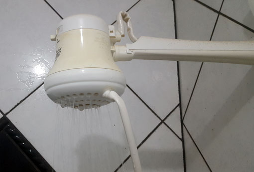 Brumado: água da Embasa apresenta cheiro similar a esgoto e preocupa população