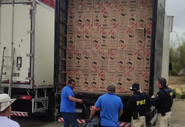 PRF apreende 500.000 maços de cigarro contrabandeado em Vitória da Conquista