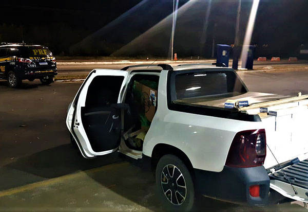 Após tentativa de fuga, PRF prende contrabandista de cigarro em Vitória da Conquista (BA)