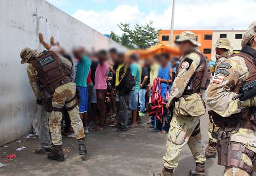 Seis pessoas são detidas e vários objetos apreendidos em operação realizada na feira do Bairro Brasil, em Vitória da Conquista