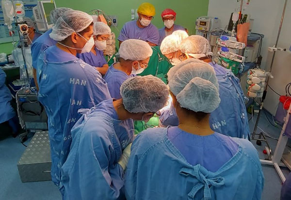 Pela primeira vez, equipe 100% baiana realiza cirurgia para separação de gêmeos siameses