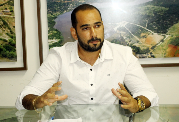 'Não é necessário pânico, parar escolas, não chegamos neste ponto', diz Cláudio Feres sobre Coronavírus