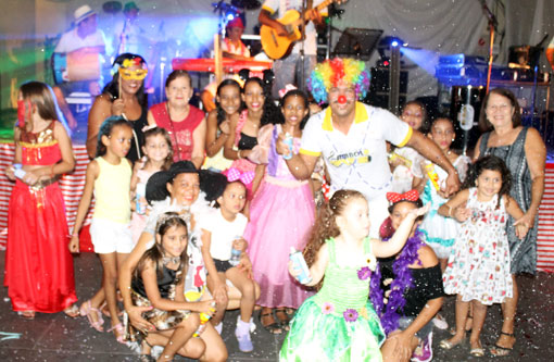 Clube Social promove Carnaval e faz a alegria dos brumadenses; veja as fotos do 2º dia