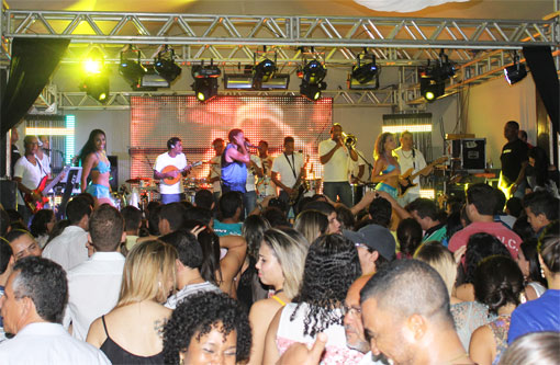 Confira as fotos da festa do Dia das Mães do Clube Social de Brumado