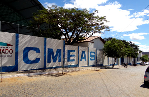 Brumado: Criminosos arrombam sala de vídeo  do CMEAS e furtam TV