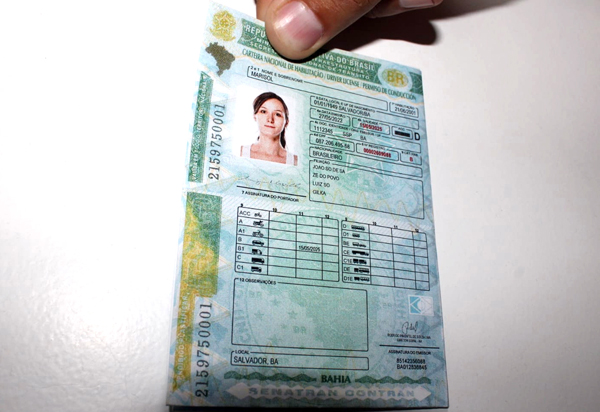 Nova CNH começa a ser impressa pelo Detran-BA 