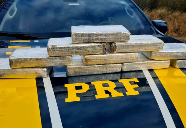 Passageira de ônibus é presa em Jequié (BA) transportando cocaína avaliada em quase R$ 2 milhões