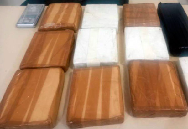 Homem é flagrado com dez tabletes de cocaína em Conquista