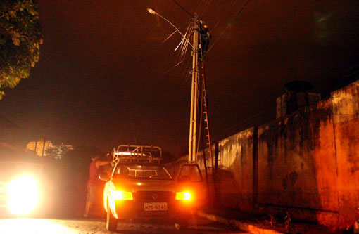 Brumado: Ventos fortes rompem cabos e provoca falta de energia