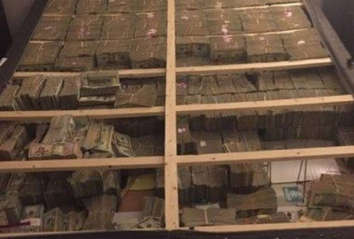 Polícia americana divulga imagem com 20 milhões de dólares escondidos em colchão de Brumadense