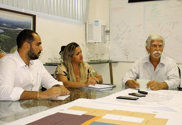 Coronavírus: Em coletiva de imprensa, prefeito Eduardo Vasconcelos diz que não é o momento para fechar escolas ou proibir eventos públicos, em Brumado