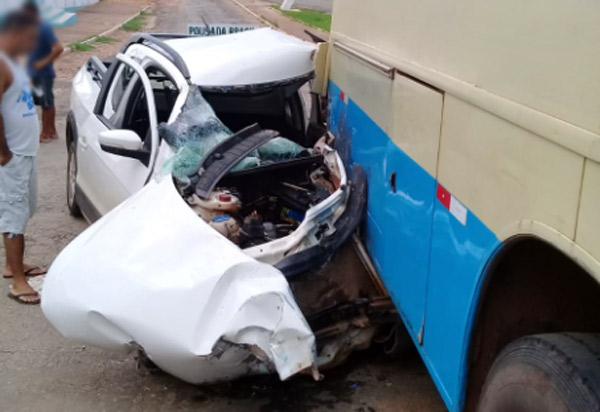 Ônibus da Novo Horizonte quebra, local não é sinalizado e resulta em acidente em Tanhaçu