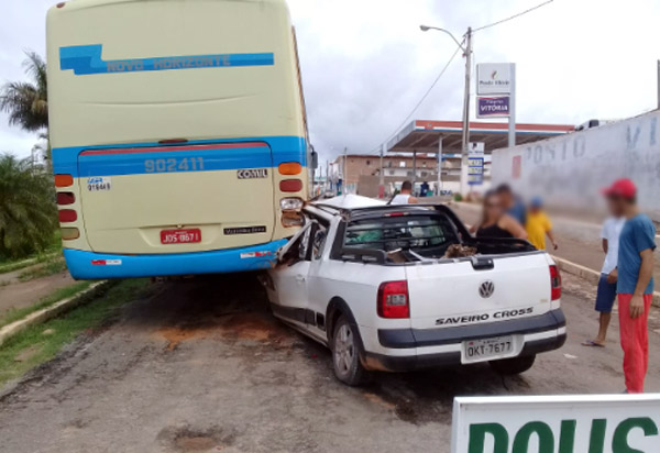 Ônibus da Novo Horizonte quebra, local não é sinalizado e resulta em acidente em Tanhaçu