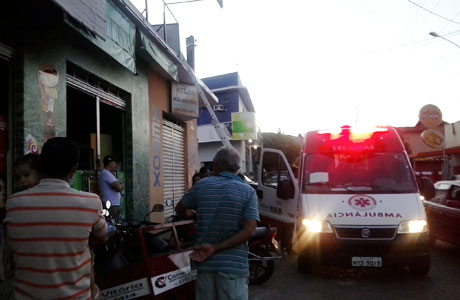 Brumado: Jovem sobe em marquise e sofre choque elétrico