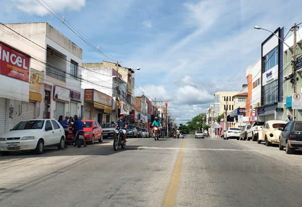 CDL de Brumado informa o horário de funcionamento do comércio durante o mês de dezembro