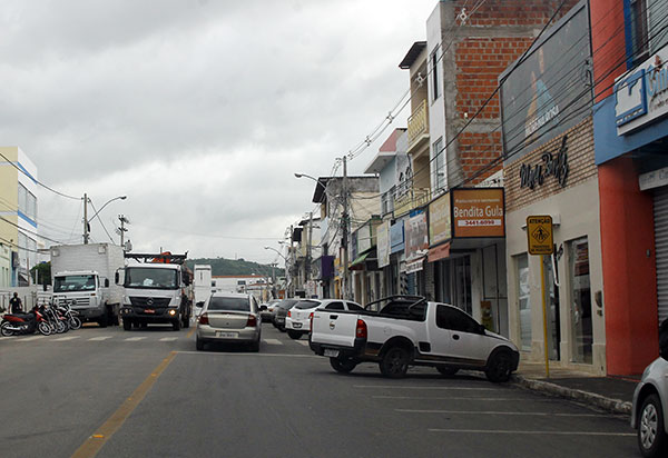 Festejos de aniversário de Brumado e Dia dos Namorados devem movimentar o comércio local