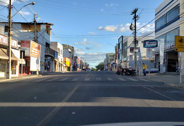 Brumado: prefeitura suspende, de 21 de março a 18 de abril, atendimento presencial no comércio e prestação de serviços; há exceções