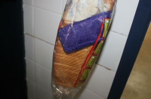 Brumado: Policiais impedem que bebida alcoólica e celulares sejam entregues a presos