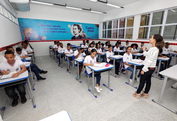 Provas do concurso público para a rede estadual de ensino serão realizadas neste domingo (6)