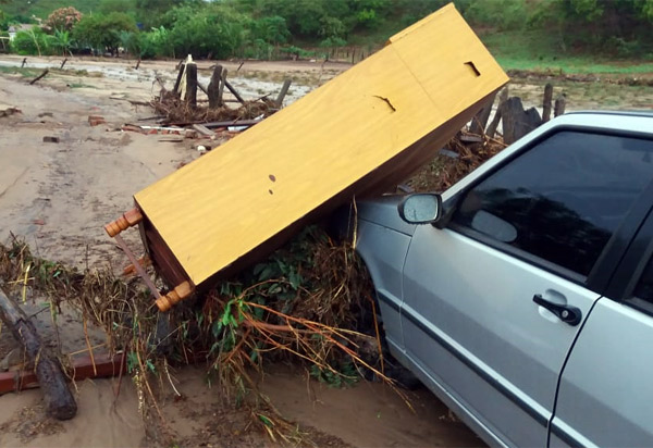 Chuva forte causa estragos em Condeúba; algumas comunidades estão sem comunicação