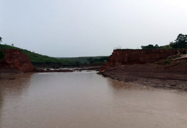 Chuva forte causa estragos em Condeúba; algumas comunidades estão sem comunicação