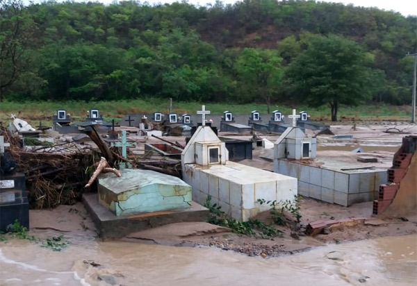 Chuva forte causa estragos em Condeúba; algumas comunidades estão sem comunicação