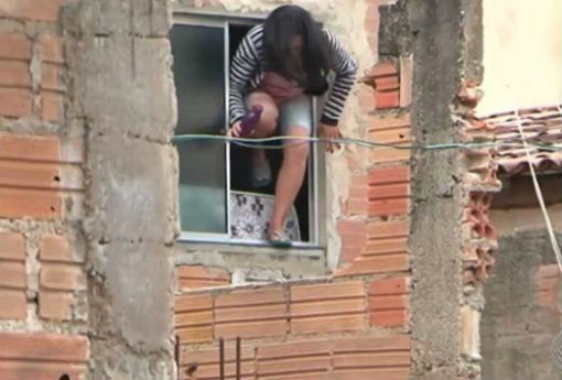 Homem não aceita fim do casamento e mantém ex-mulher e filhas reféns em Vitória da Conquista 