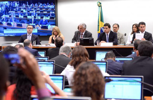 Conselho de Ética vota pela continuidade de ação contra Cunha