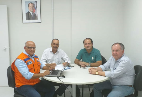 Assinados convênios para disponibilização de carros-pipa para os municípios