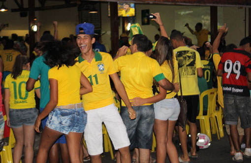 Copa do Mundo: Brumadenses festejam 1ª vitória do Brasil