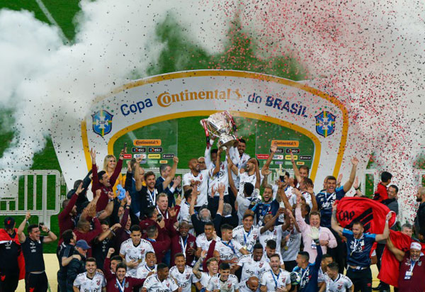 Athletico-PR bate o Inter e conquista título inédito da Copa do Brasil