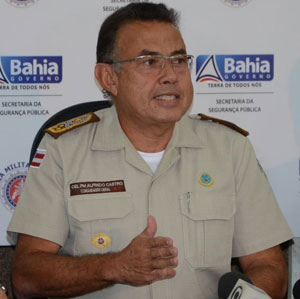 Só faltava essa: Comandante-geral da PM da Bahia é assaltado enquanto corria na orla de Salvador