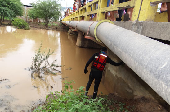 Brumado: Bombeiros realizam buscas por corpo de pedreiro que desapareceu no Rio do Antônio