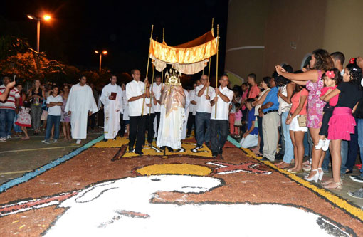 Católicos celebram Corpus Christi em Brumado