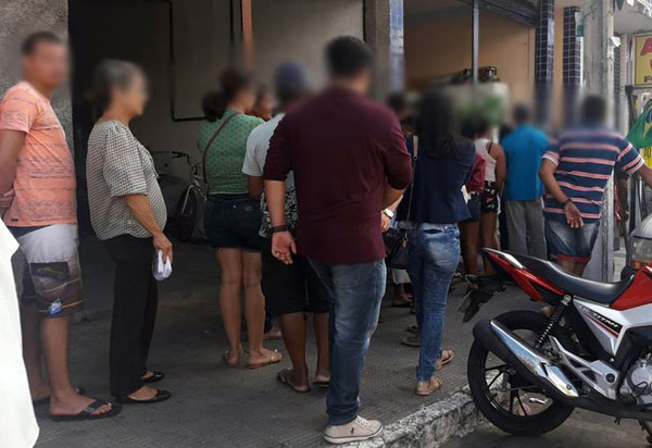 Brumado: após fim do convênio entre Coelba e Caixa, longas filas são formadas para pagamento de contas de luz 