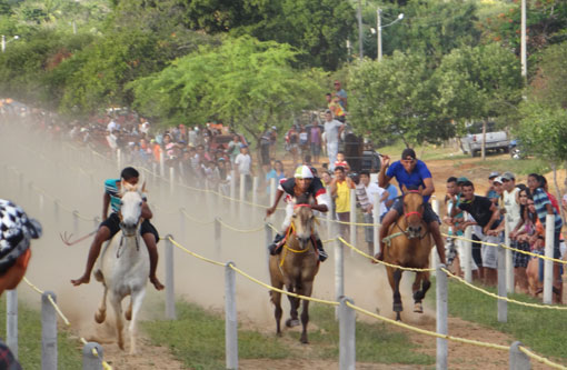 Brumado: Foi realizada a 14ª Corrida de Cavalos do Campo Seco