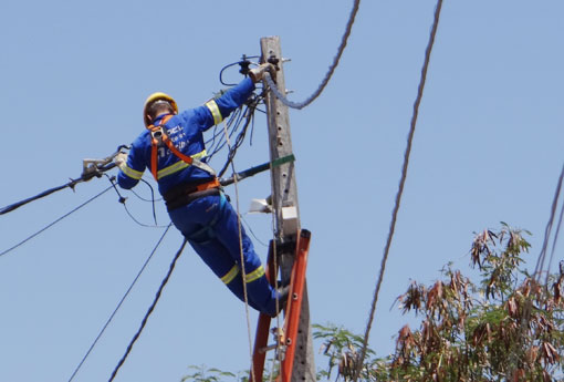 Consumidor que não pagou uma conta de luz há mais de 90 dias não pode mais ter a eletricidade cortada, diz Aneel