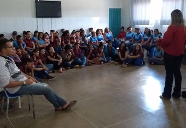 Palestra sobre os 28 anos do Estatuto da Criança e do Adolescente foi realizada no CRAS Esther Trindade Serra