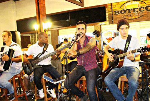 Brumado: cantor Chris Pimenta anuncia fim do projeto 'Sextaneja'