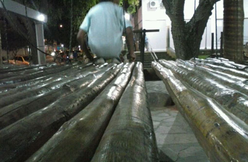 Brumado: Criança se fere em brinquedo quebrado no parquinho da Praça da Prefeitura