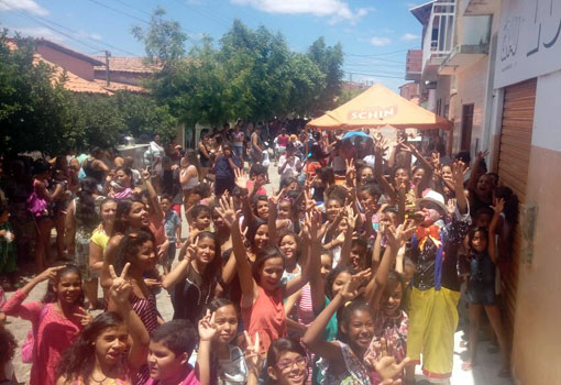 Brumado: projeto 'Faça uma criança feliz' foi um sucesso no Bairro Dr.Juracy
