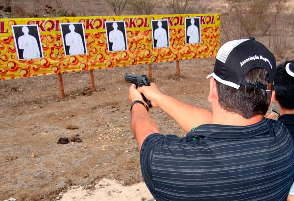 Na Bahia, procura por cursos de iniciação ao tiro esportivo subiu 20% após eleições