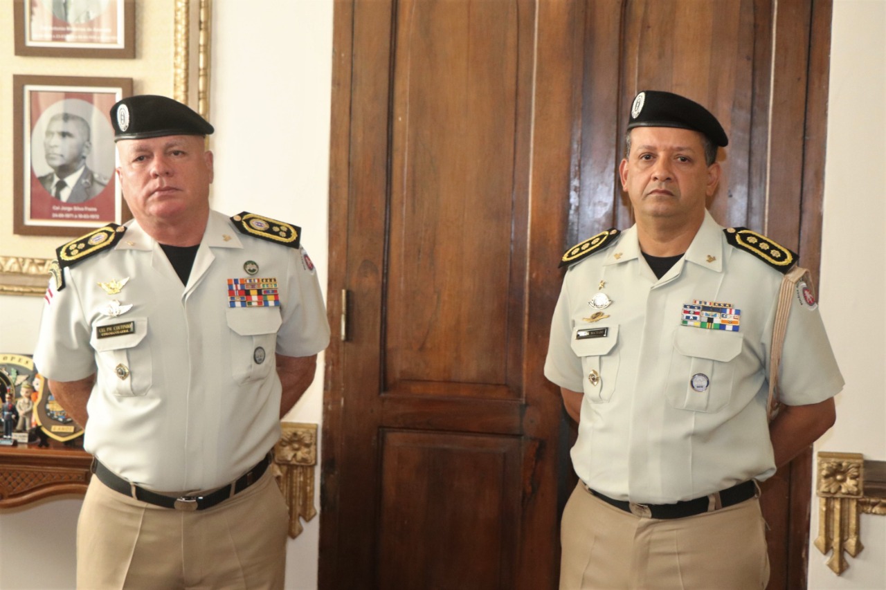 Comandante e subcomandante geral da PMBA estreiam novo uniforme