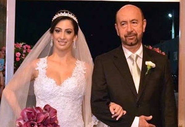 Baiana de 31 anos é vacinada contra Covid-19 nos EUA no mesmo dia do pai brumadense, que tem 62, em Salvador