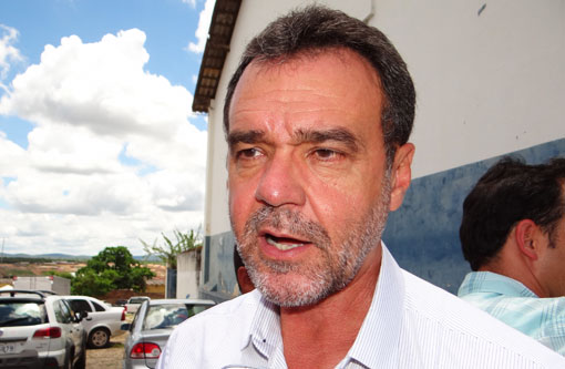 Daniel Almeida contesta denúncia do Ministério Público e exige apuração